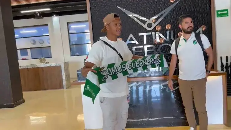 TUDNMEX's tweet photo. Yairo Moreno se cae como refuerzo de Santos Laguna en el Apertura 2024
https://t.co/Be6uCjoDNJ
#Apertura2024 | #Yairo | #Santos https://t.co/JbdQrXSa33