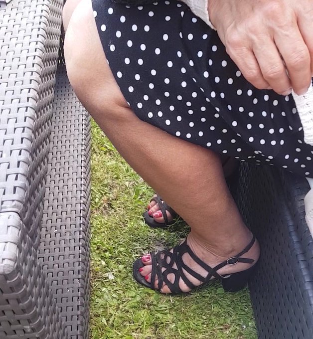Look at my mom's feet and shoes   Like and rt if u want watch me lick her stinky shoes https://t.co/<a href="/tag/feet"class="tags"><span>#feet</span></a><a href="/tag/feetfetish"class="tags"><span>#feetfetish</span></a><a href="/tag/flatshoes"class="tags"><span>#flatshoes</span></a><a href="/tag/wornshoes"class="tags"><span>#wornshoes</span></a>