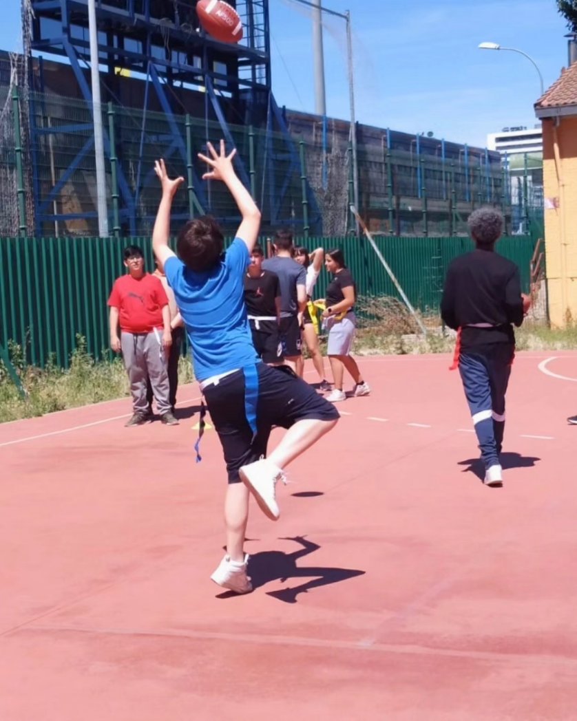 IITGALILEO's tweet image. El club Alcorcón Predators estuvo ayer con alumnos de 2 EDO para enseñarles un nuevo deporte, el fútbol flag que será olímpico en Los Ángeles 2028. 
Gracias @alcorconfbl
#galileoesdeporte #somosgalileo