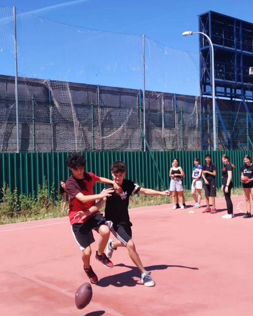 IITGALILEO's tweet image. El club Alcorcón Predators estuvo ayer con alumnos de 2 EDO para enseñarles un nuevo deporte, el fútbol flag que será olímpico en Los Ángeles 2028. 
Gracias @alcorconfbl
#galileoesdeporte #somosgalileo
