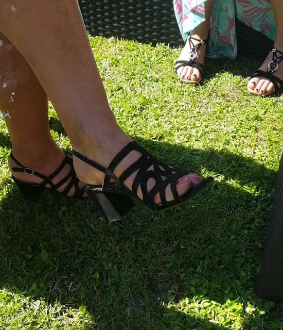 Look at my mom's feet and shoes   Like and rt if u want watch me lick her stinky shoes https://t.co/<a href="/tag/feet"class="tags"><span>#feet</span></a><a href="/tag/feetfetish"class="tags"><span>#feetfetish</span></a><a href="/tag/flatshoes"class="tags"><span>#flatshoes</span></a><a href="/tag/wornshoes"class="tags"><span>#wornshoes</span></a>