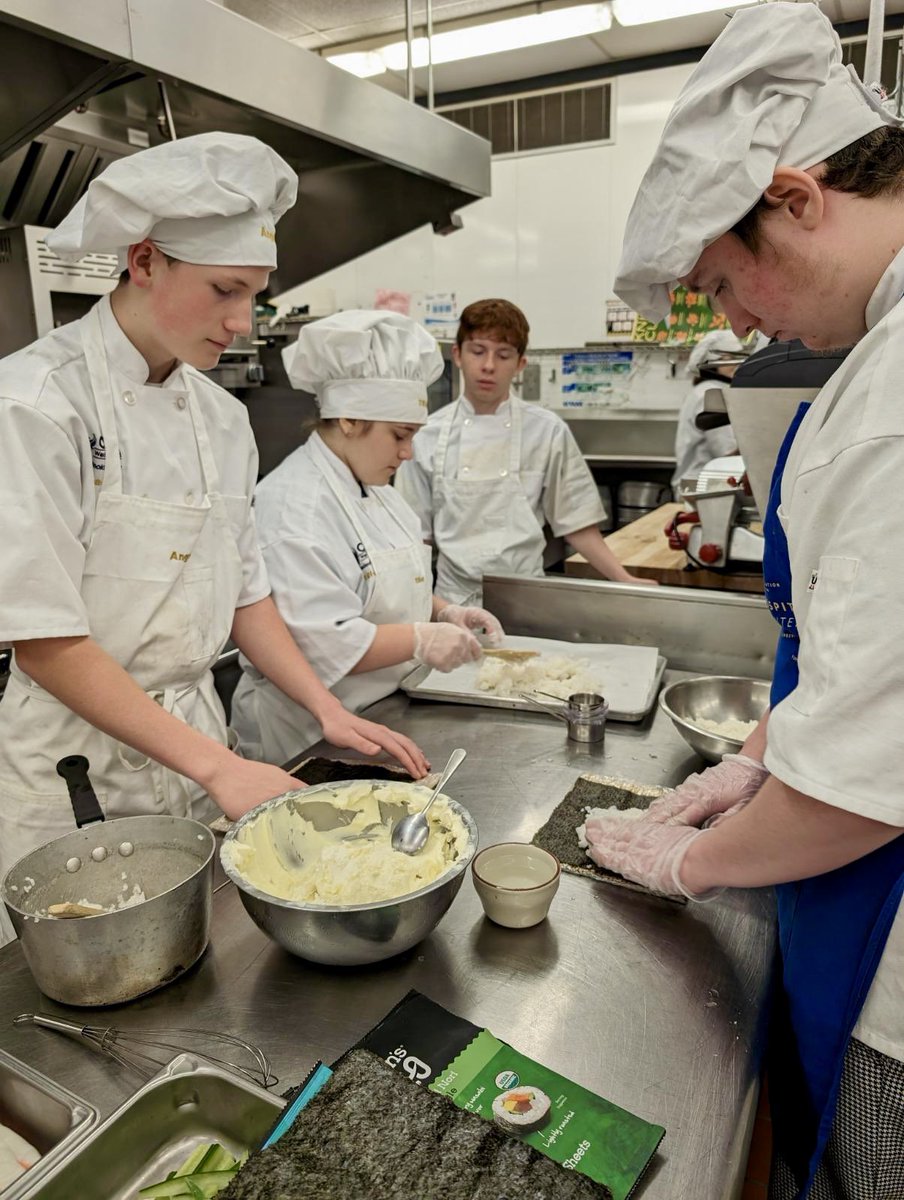 PAProStart's tweet image. Happy #InternationalSushiDay! 🍣🍱 Check out how culinary students at Central Westmoreland CTC roll it up. #MadeInProStart