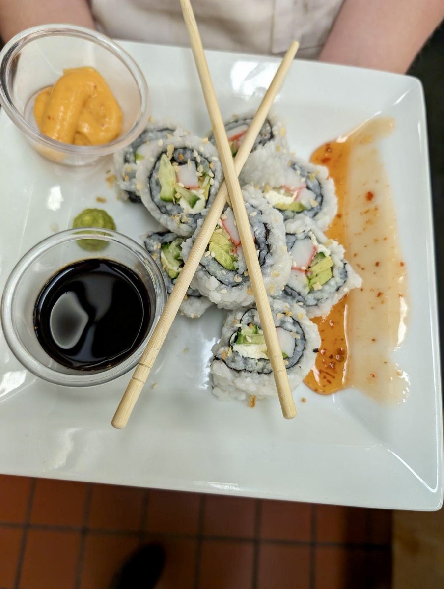 PAProStart's tweet image. Happy #InternationalSushiDay! 🍣🍱 Check out how culinary students at Central Westmoreland CTC roll it up. #MadeInProStart