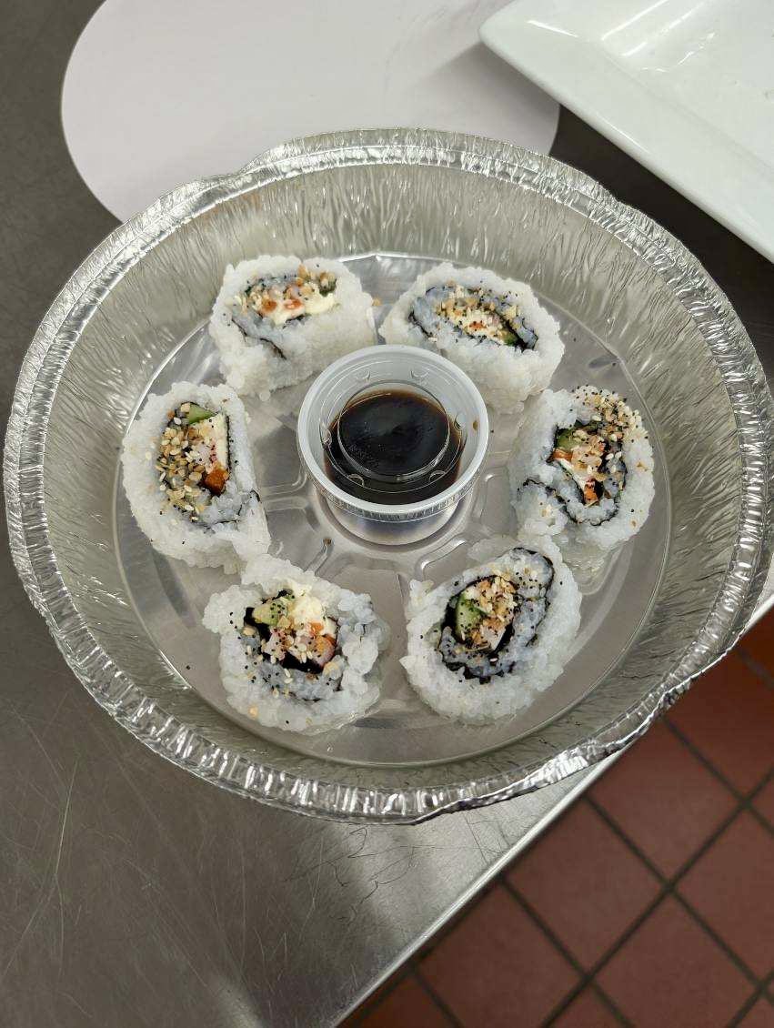 PAProStart's tweet image. Happy #InternationalSushiDay! 🍣🍱 Check out how culinary students at Central Westmoreland CTC roll it up. #MadeInProStart