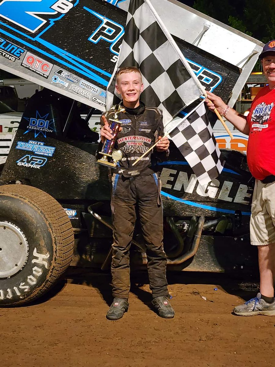 GarrettBenson_'s tweet photo. It was an amazing feeling to get a 360 win at @doublexspeedway Sunday night! Thank you to everyone who helps out our team, it means a lot! https://t.co/pmM4lN8Kmo