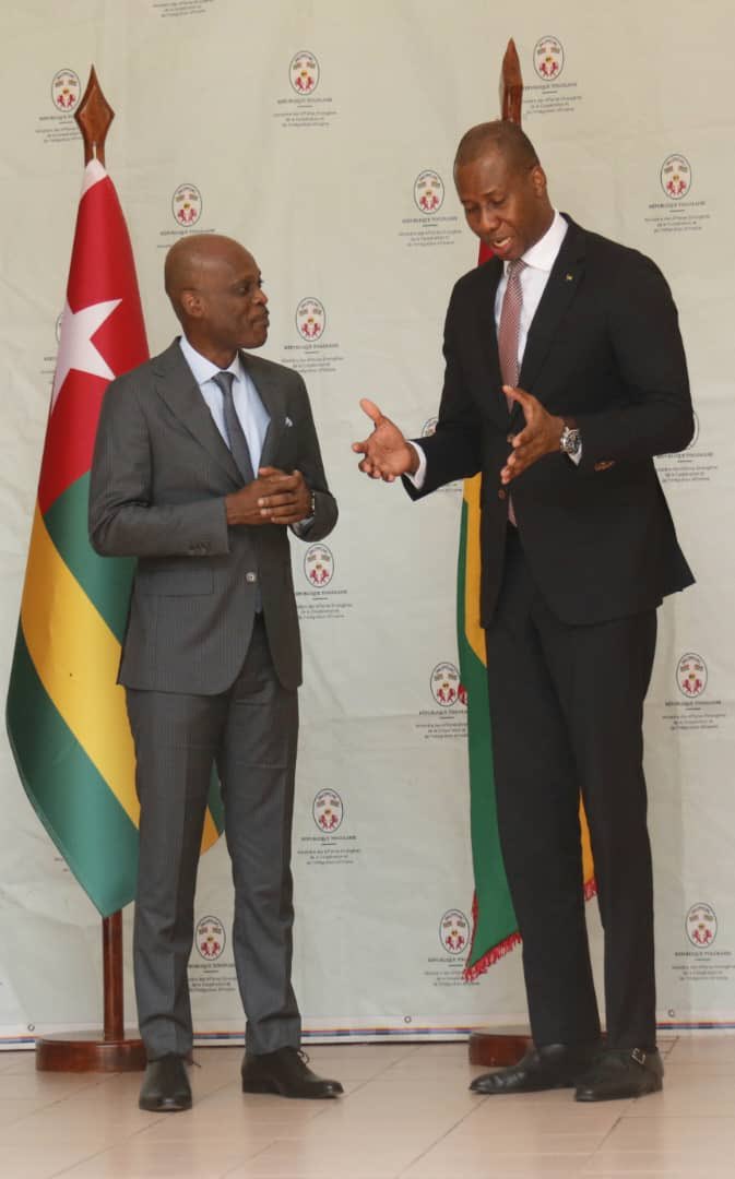 Désormais les togolaises et les togolais peuvent visiter la République démocratique de Sǎo Tomé et Principe sans visa pour tous les types de passports. l exemption des visas signé ce jour à Lomé. #SaoTome #Africanophonie
#APA #AfricanPoliticalAlliance
#PanafricanCongress