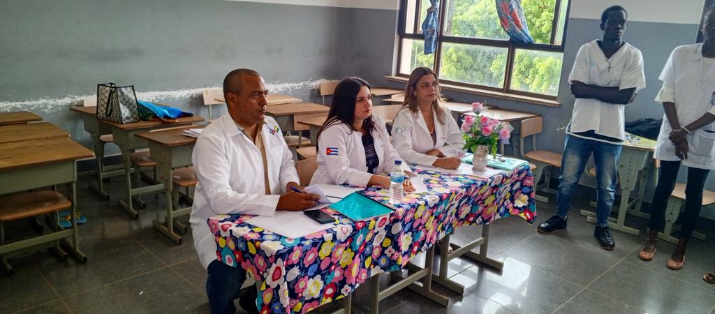 Seguimos comprometidos en la formación integral de los.futuros galenos.
#BMCGuineaBissau
