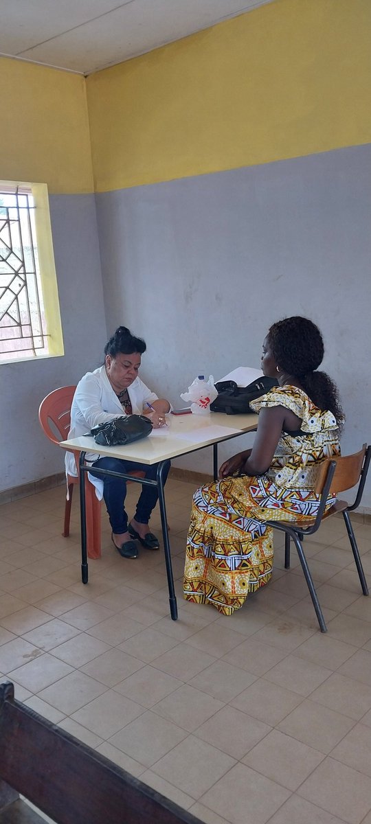 Realiza la #BMCGuineaBissau  Jornada de Salud en la Escuela  Ernesto Che Guevara siendo atendidos profesores, estudiantes y vecinos del lugar.