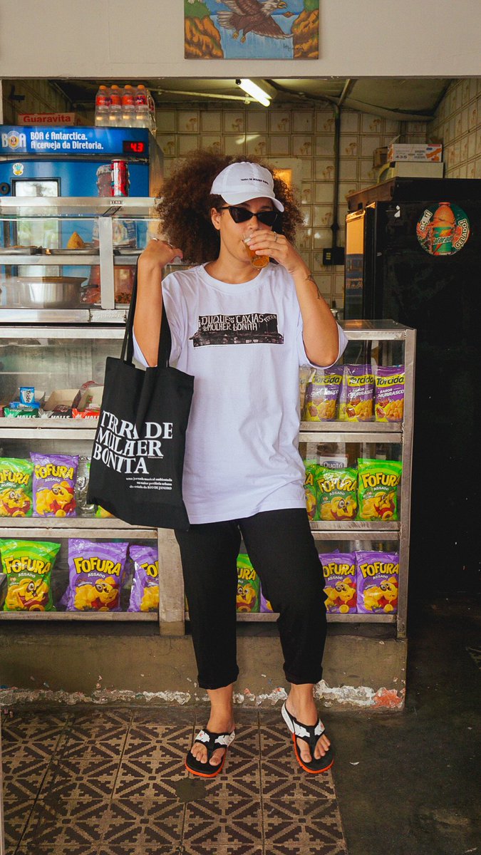 O nome do projeto é: Lud de TdMB.

Que consiste em entregar nossa camisa da placa “Duque de Caxias: Terra de Mulher Bonita” pra Lud vestir 😇

De Caxias pro Mundo 🤍

Alô <a href="/Ludmilla/">LUDMILLA</a>!