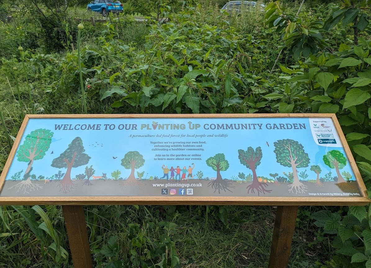 PlantingUp's tweet image. Our new sign: Welcome to our community garden! dlvr.it/T8SM0v