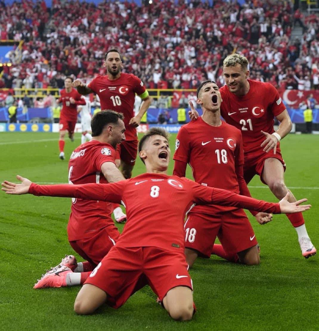 Tebrikler Bizim Çocuklar🇹🇷

Avrupa Şampiyonası ilk maçında Gürcistan’ı 3-1 mağlup eden A Milli Futbol Takımımızı tebrik ederiz.
Sizlerle gurur duyuyoruz.
#BizimÇocuklar