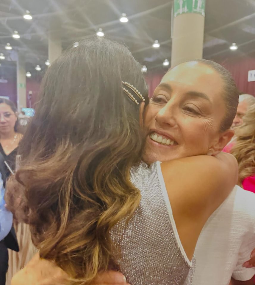 Qué orgullo ser parte de su equipo Presidenta <a href="/Claudiashein/">Claudia Sheinbaum Pardo</a> ! Hoy tuvimos la oportunidad de reunirnos las y los senadores y diputados electos al Congreso Federal con nuestra Presidenta electa.