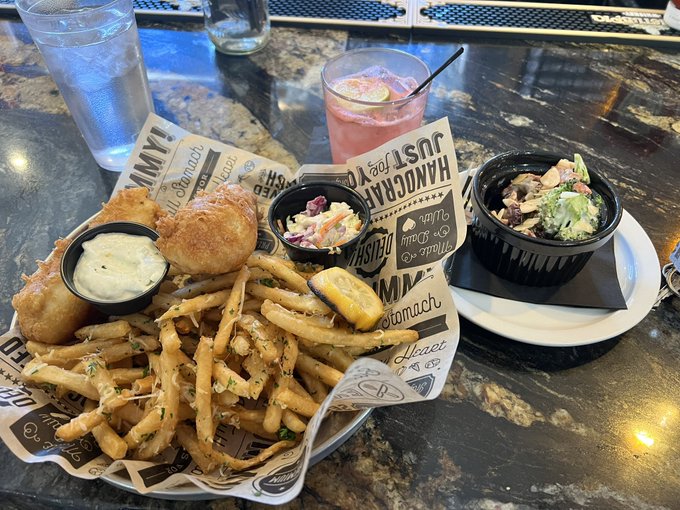 This was the worst fish and chips I&rsquo;ve ever had if you could believe it. Fries were ok https://t.co/<a href="/tag/aiyearbook"class="tags"><span>#aiyearbook</span></a>