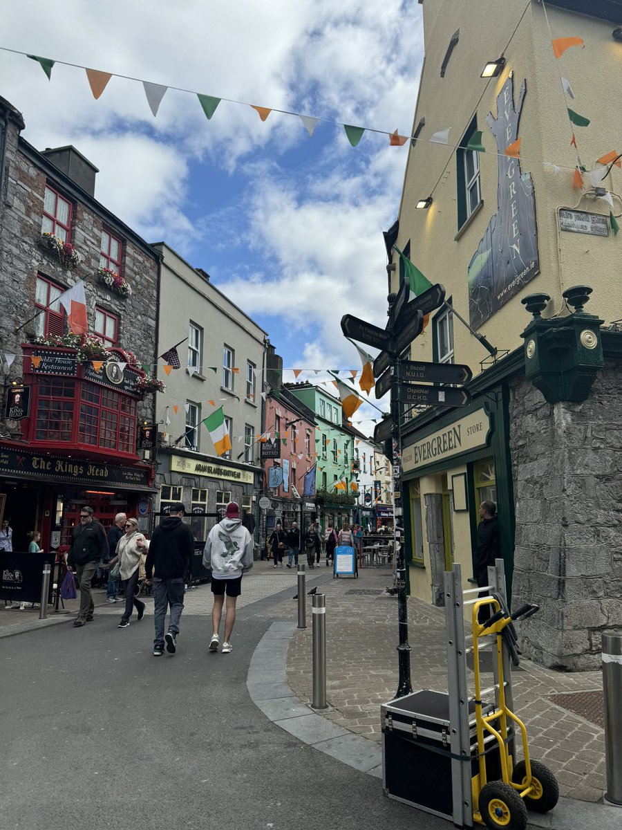 eyeof.iris tweet media