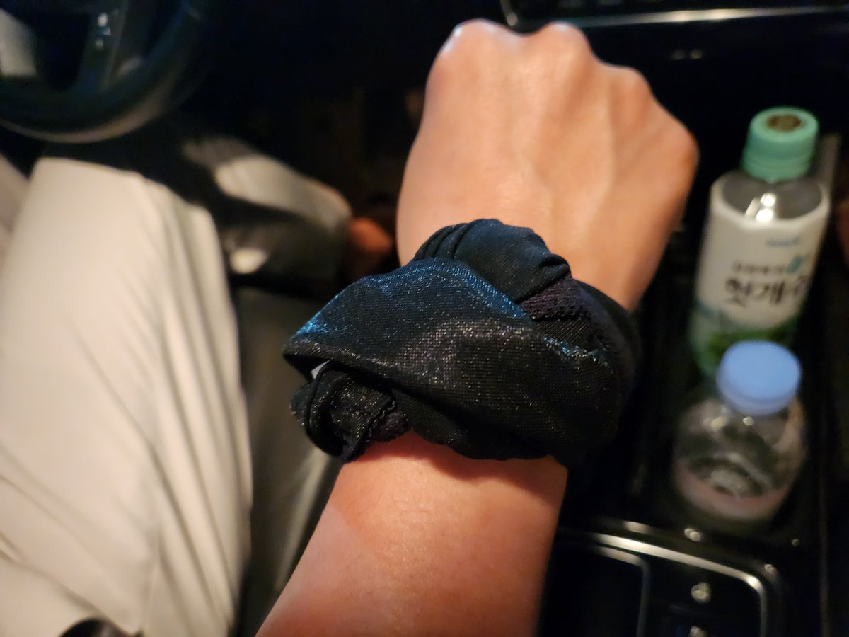 손밴드하고 돌아다녀봤어요 
식당,편의점등 ㅎ