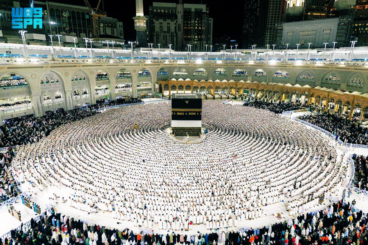 عندما يُذكر اسم #وزير الطاقة السعودي، #الأمير_عبدالعزيز_بن_سلمان 🇸🇦
يربطه الناس بالنفط ومنظمة أوبك/وأوبك+
ولكن الجزء الكبير من مهامّه ونجاحاته لا يعرفه إلّا القليل من الناس💡

وجزء من ذلك هو تأمين #امدادات_الطاقة بمصادرها كافّةً للملايين من زوّار البيت العتيق!
يأتي ملايين