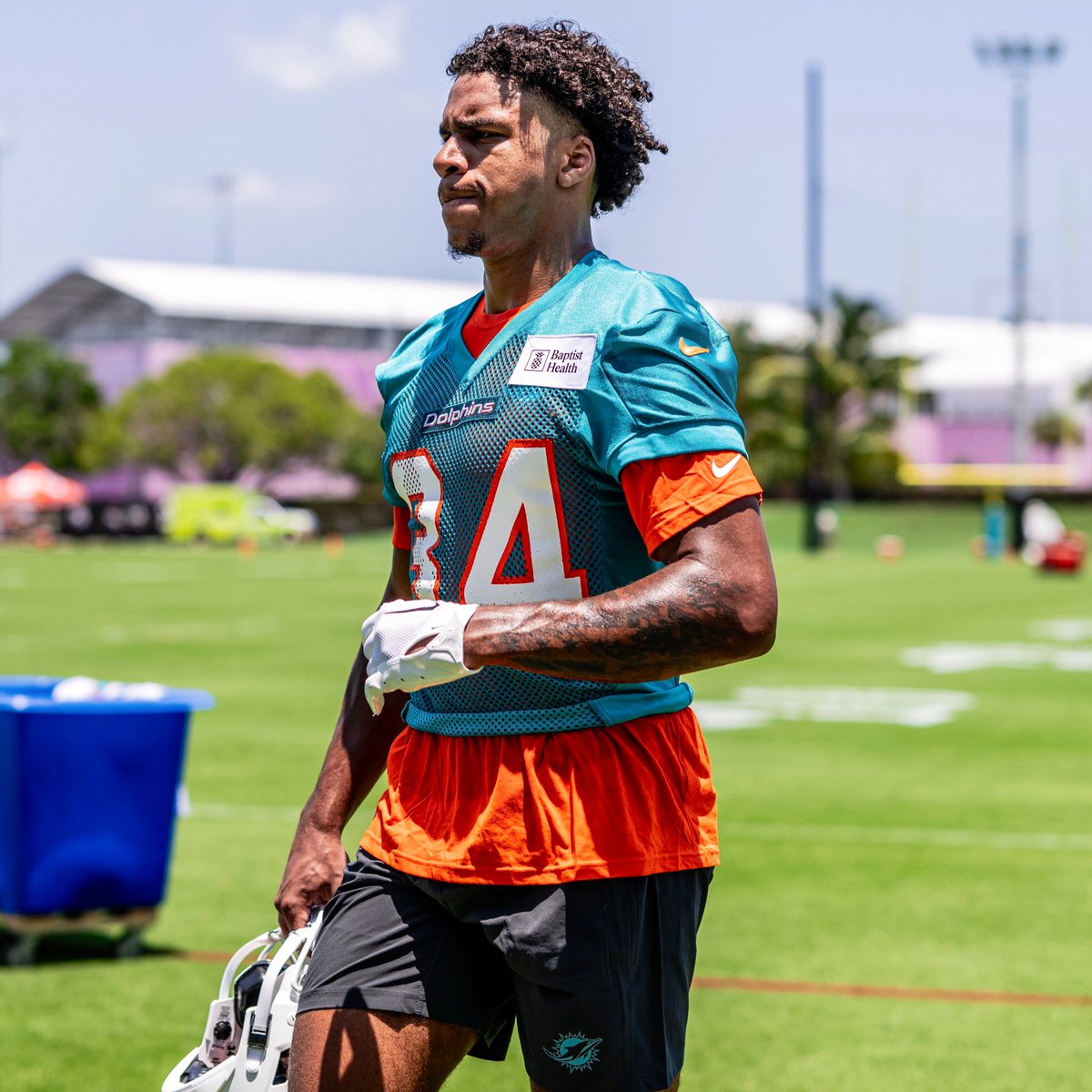 🐏➡️🐬

<a href="/Jordan_Colbz/">Jordan Colbert</a> #ProRams 
📷: <a href="/MiamiDolphins/">Miami Dolphins</a>