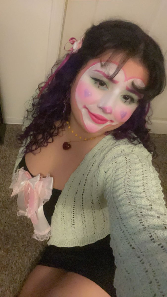 was a cute lil clown this weekend thx to mi sweet friend <a href="/earth222bonni/">°❀⋆.ೃ࿔*𖦹･𝜗𝜚</a> 🥰🫶🏻