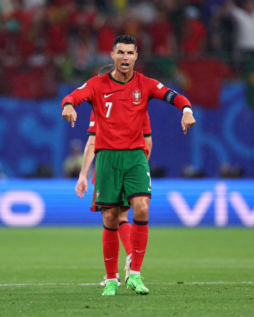 nb_cr7's tweet photo. @Cristiano Você está sempre aqui 🇵🇹❤️👏🏻 https://t.co/6cCPZnZVzz