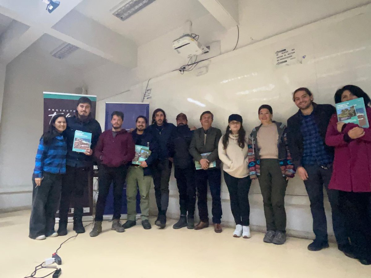 TerramChile's tweet photo. 🌿Ayer, el #ProyectoTayú visitó la comuna de San Felipe para presentar los tres documentos que desarrolló el equipo en conjunto a la comunidad.

🧵Para descargar los documentos. https://t.co/s83QBLG7fu