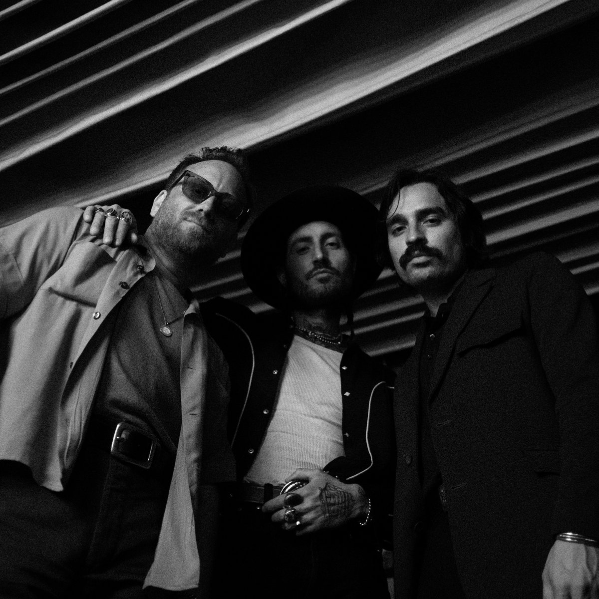 Hermanos Gutiérrez (@hermanosgmusic) on Twitter photo Our biggest respect and admiration for the Legend <a href="/danauerbach/">Dan Auerbach</a>
Thank you Dan, for believing in us, in our Vision & World!
We love you 💘🪐💘
Side Note: That Solo part on „It‘s all in your mind“ is Dan killing it 🫶🏼 Our biggest respect and admiration for the Legend <a href="/danauerbach/">Dan Auerbach</a>
Thank you Dan, for believing in us, in our Vision & World!
We love you 💘🪐💘
Side Note: That Solo part on „It‘s all in your mind“ is Dan killing it 🫶🏼