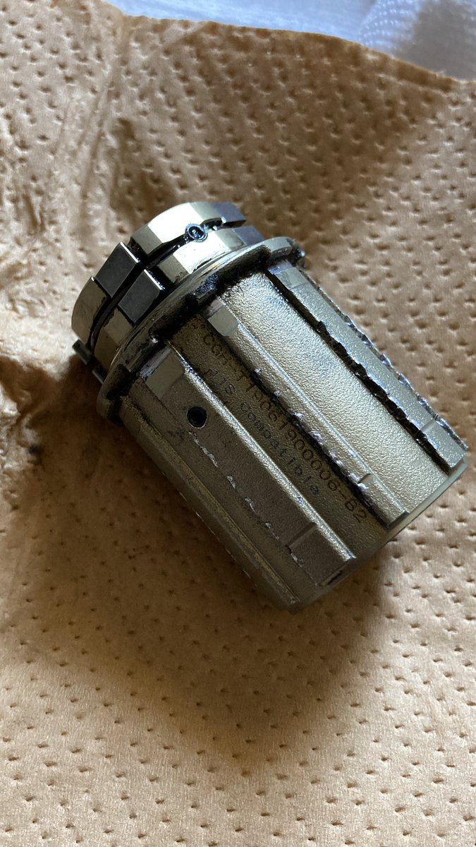 mrgrupetto's tweet image. 現在故障車リストに入っているジテ通ホイール、フリーボディ内部のベアリングの耐用限界超え（多分積算2万㌖）なので交換決定。

使いやすいメーカーなんだけど、ABG装備してくれないものか…
＃NOVATEC