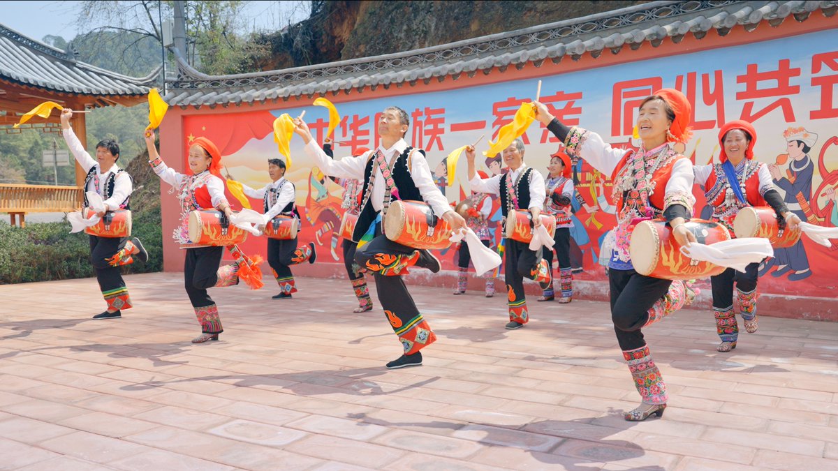 ZhengheHometown's tweet photo. #Jinning's "Yanglao Drum" is a provincial-level intangible cultural heritage in #Yunnan Province with a long history. At sowing time, young men will dance the lively "Yanglao Drum" to pray for a bountiful harvest of rice, that's the name "Yanglao Drum" originates from. https://t.co/lQFsYxYqO8