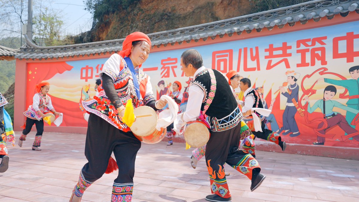 ZhengheHometown's tweet photo. #Jinning's "Yanglao Drum" is a provincial-level intangible cultural heritage in #Yunnan Province with a long history. At sowing time, young men will dance the lively "Yanglao Drum" to pray for a bountiful harvest of rice, that's the name "Yanglao Drum" originates from. https://t.co/lQFsYxYqO8