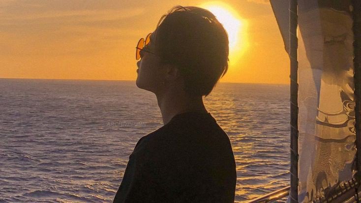 Muynleee's tweet photo. We request US Amazon and Barnes&amp;Noble (&amp; any other US retailer) pre-order links for Jimin's MUSE album. Please also provide an UK version with no randomized inclusions in order to have a bigger impact on the UK Album Chart
@bts_bighit
@BIGHIT_MUSIC
@HYBEOFFICIALtwt
@GeffenRecords https://t.co/AG7ldGt5Cq