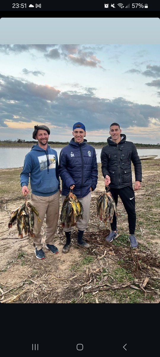 ORFILA PIDIÓ REFUERZOS Y LE TRAJERON SANGUCHITOS tweet media