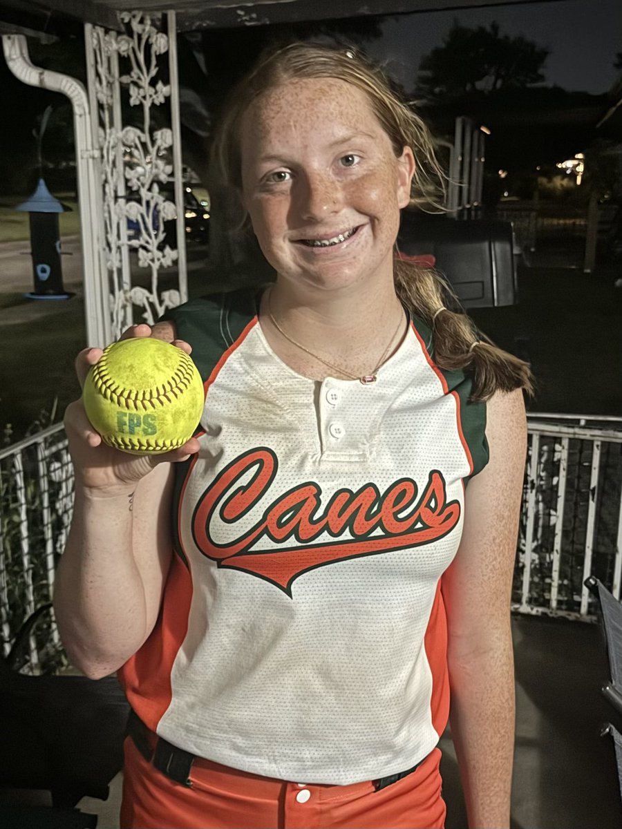 Our <a href="/aubreym0824/">Aubrey Morefield</a> (2024) with a solo 💣 in second game of league play today. 💪🏻🧡🥎💚