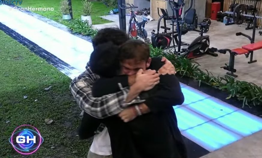 QUIEN DIRÍA QUE ELLOS SACARÍAN AL PELADO NEFASTO POR DIOS LOS AMO!