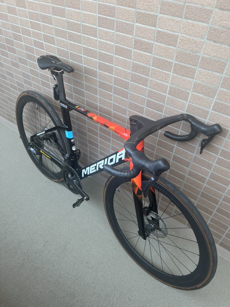 Aschwizard's tweet image. リアクトチーム納車されましたー😆🚲✨🎉
これからはスクルとリアクト2台体制で楽しみます🚴‍♂️🚴

#REACTO 
#MERIDA