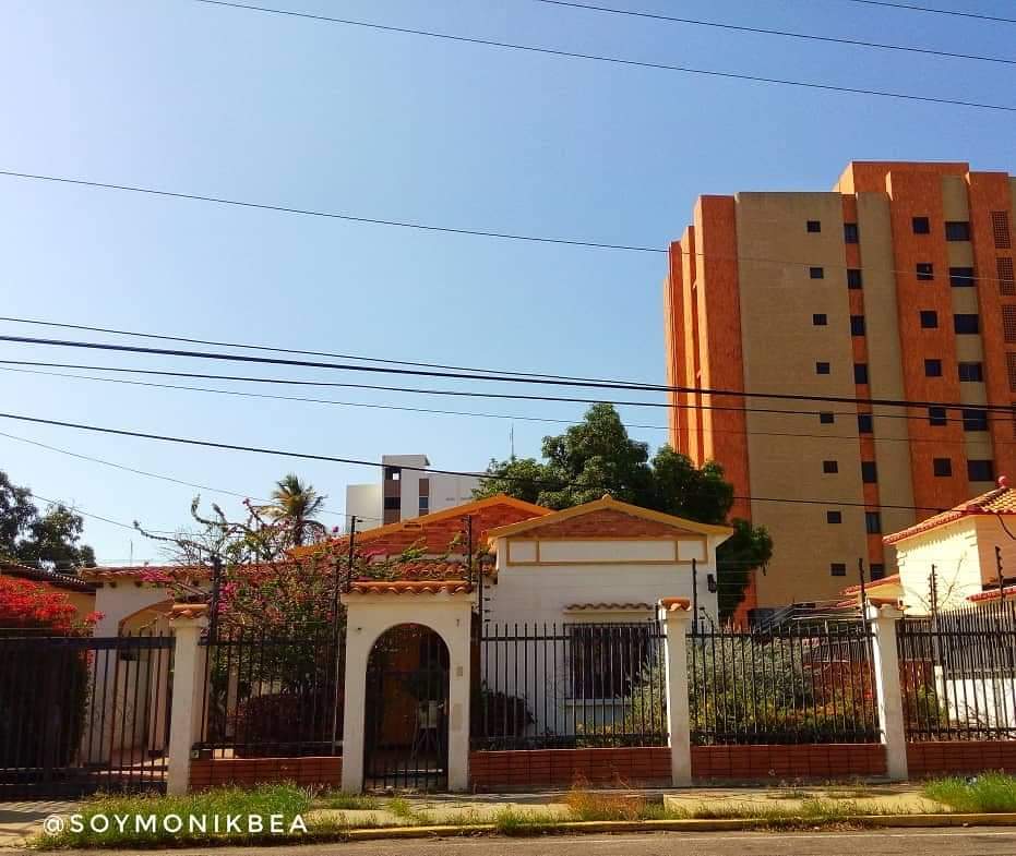 soytuventana's tweet photo. En la Calle...
#EnLaCalle #EnMaracaibo #CasasDeMaracaibo #CasasDelZulia #SoyMonikBea #HornoCity #MaracaiboCity
📸 @soymonikbea https://t.co/q4mo4uzjT2