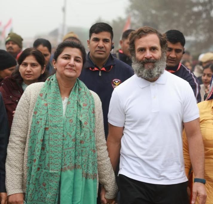 एक अकेला, जिन्होंने सारे भारत को दक्षिण से उत्तर व पूर्व से पश्चिम तक यात्रा कर दो महत्वपूर्ण सन्देश सम्पूर्ण भारत की जनता को दिए -
1) भारत को जोड़ लो
2) न्याय माँगने से डरो मत
आपके दृढ निश्चय का देश कायल हुआ. जन्मदिन की हार्दिक शुभकामनायें राहुल गाँधी जी🙏💐
#HappyBirthdayRaGa