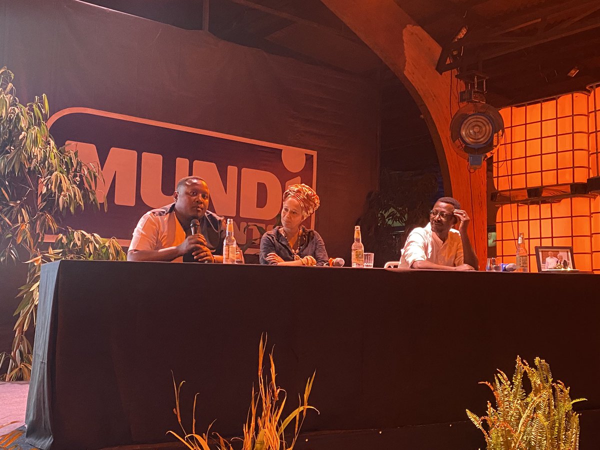 XandrineUmutoni's tweet image. « Le convoi » de Béata Umubyeyi Mairesse. 
Trois missions humanitaires durant le #GénocideContreLesTutsi qui la sauvèrent avec sa mère, ainsi qu’un millier d’enfants menacés d’extermination. 
Mais aussi, la question du droit à l’image des mineurs pendant des conflits. #Kwibuka30