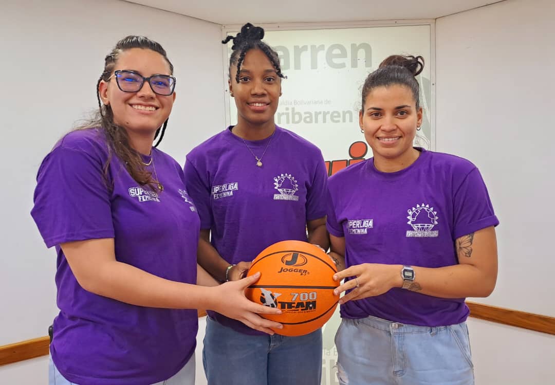 #18Jun 🤝🏻❤️🏀 Para seguir contribuyendo a la masificación del deporte en Iribarren, el equipo de básquet femenino Pastoras de Lara, recibe un importante apoyo por parte del Alcalde Luis Jonás Reyes Flores para participar en la 3era edición de la Súper Liga de Baloncesto.