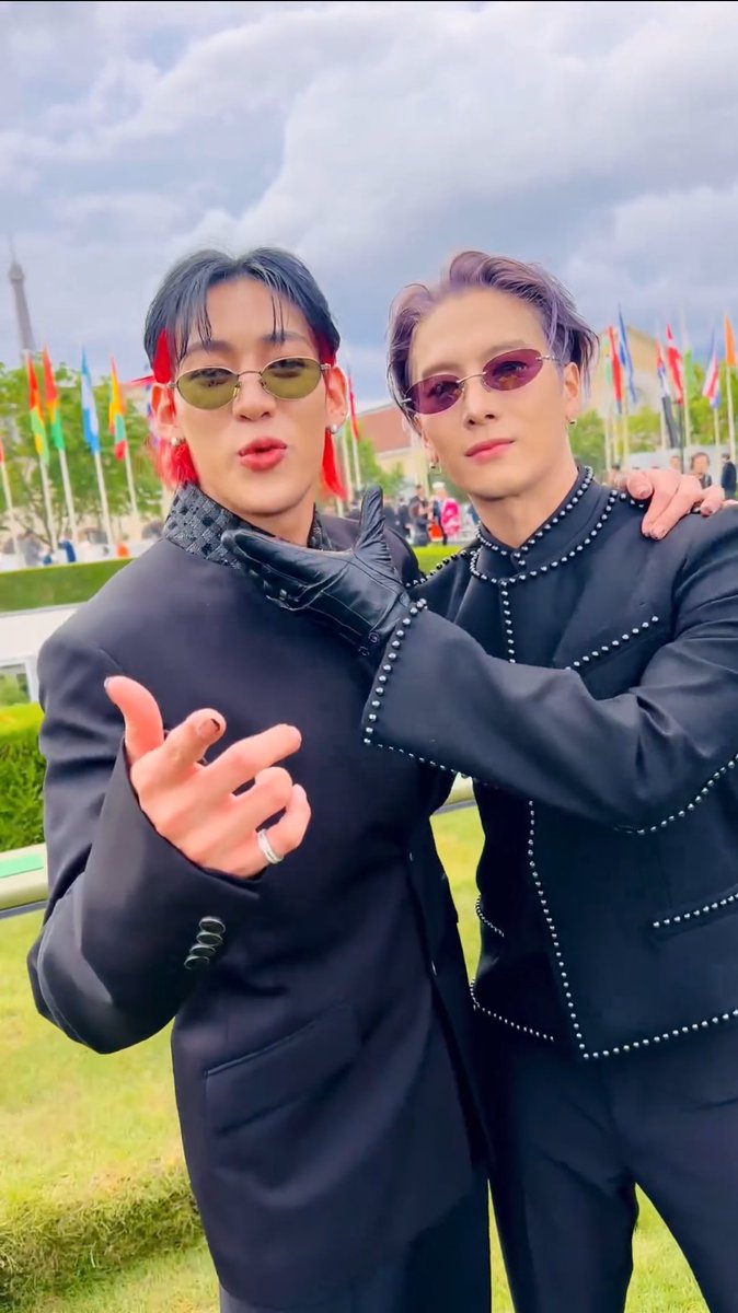 bben1a's tweet photo. หมันเขี้ยวน้องแหละ 😆#JackBam 💚💚 🐢🐍

LOUIS VUITTON X BAMBAM
#BamBamxLVMenSS25
#BamBam @BamBam1A 
#SpringSummer25 #LVMenSS25 #LouisVuitton #LV @LouisVuitton https://t.co/gMenOQk2kO