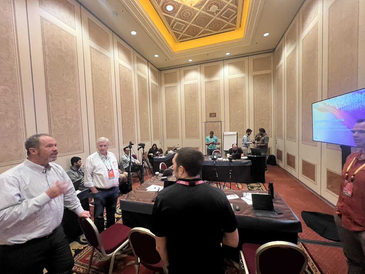 CTOAdvisor's tweet photo. Crossing the streams. Stopped by to see @TechFieldDay at @HPE_Aruba_NETW #NFDx #ArubaAtmosphere #HPEDiscover https://t.co/G2NVzfrELK