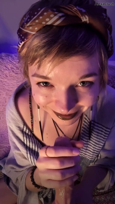 When the shy girl finally invites you over: https://t.co/NhEYhrCdXS