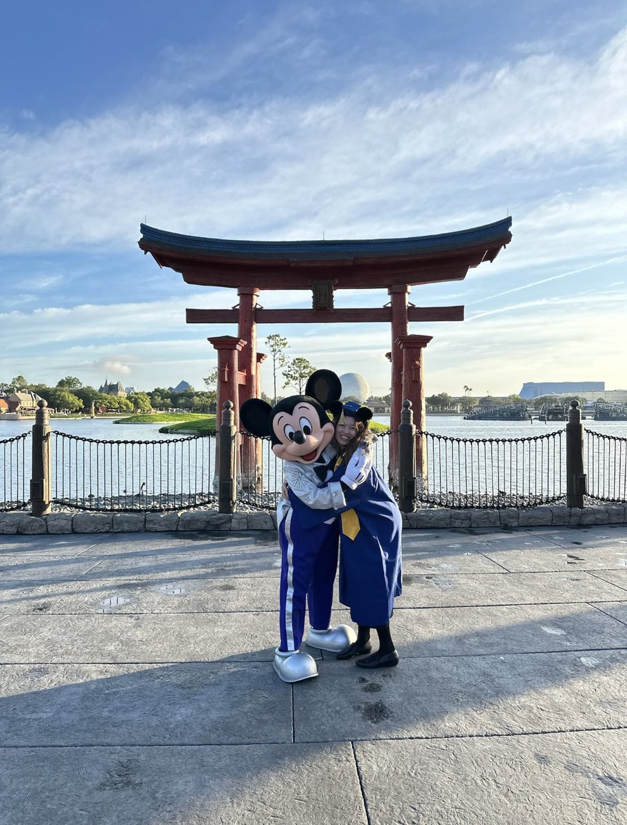 JKA_Satomi's tweet photo. プログラム卒業式🎓🩵
卒業そして帰国まであと3週間！
同期にも恵まれて今までやったことない
仕事も経験できて1年間ずっと楽しかった😭
みんなとバイバイするの寂しい😭 https://t.co/zNiP4e4CPR