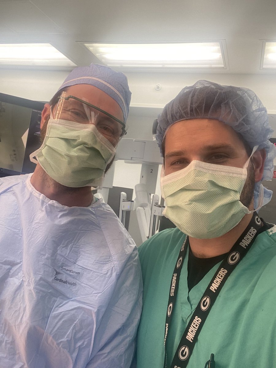 Great last day of operating with our minimally (maximally) invasive fellow <a href="/Kyle4Johnsons/">Kyle Johnson</a> 
Look forward to seeing you around as an attending next year