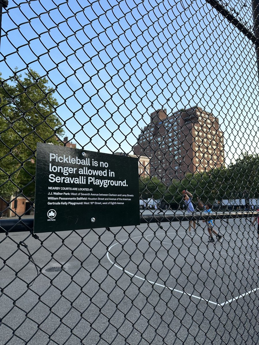 theballisorange's tweet image. Hoopers taking the city back from those fuckin colonizers one park at a time 🏀