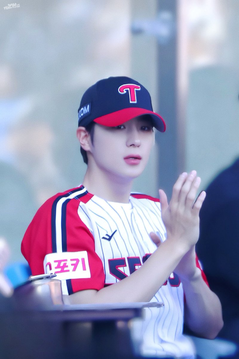 240616 LG TWINS 시구

재현이 편해 보이는데ㅋㅋ

#더보이즈 #THEBOYZ #현재 #HYUNJAE