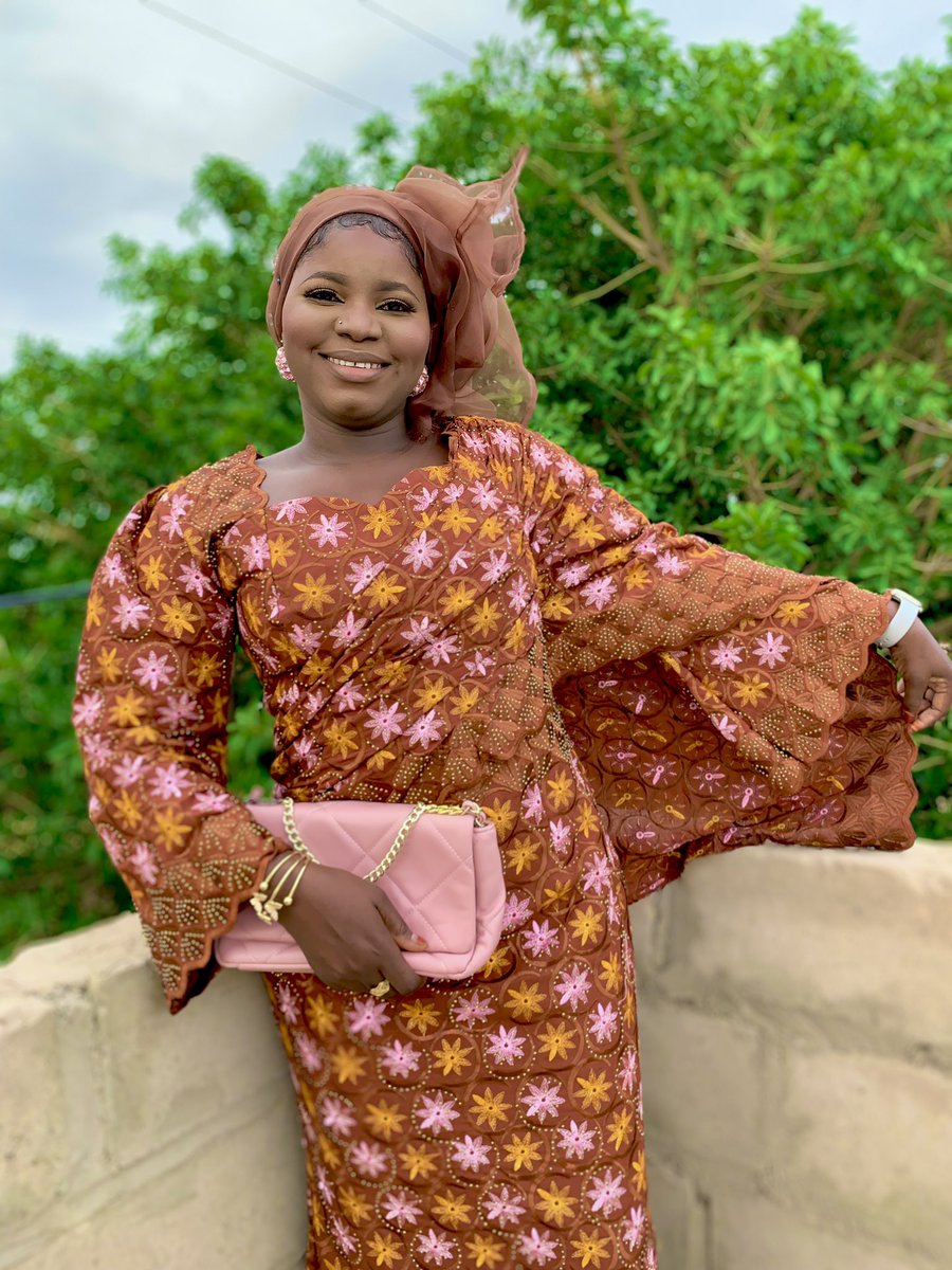 UniqueFillle's tweet image. 4 images un mot 😅 Balène ma akhh balnalène