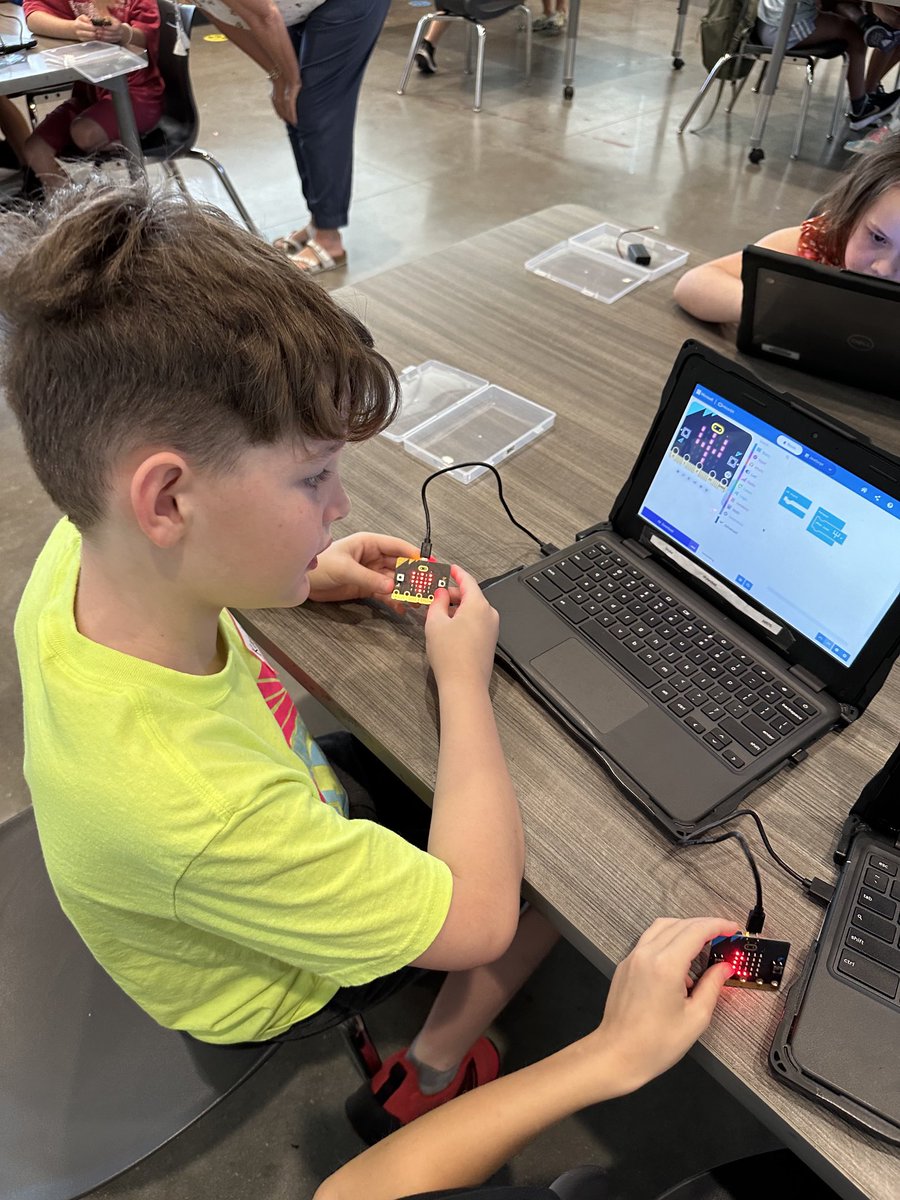 wre_library's tweet photo. Day 2 Makers Camp included @sphero Indi robots, @microbit_edu, friendship bracelets, greenscreen with @doinkapps &amp; @lego mini figurines, reading Don’t Feed the Bear &amp; enjoying s’more snack mix #makerscamp #summercamp #libraryfun #coding #GISDlibraries ⁦@GeorgetownISD⁩ https://t.co/svYB8n9ioo