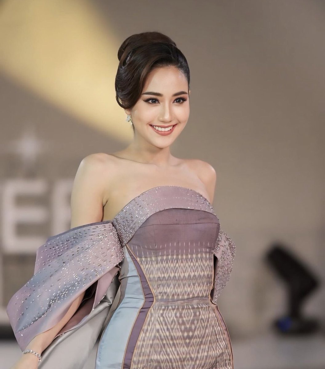 bebetter1012's tweet image. ไหมไทย #MUT11 สมุทรสงครามยิ้มหวานมาก ละลายสุบๆ 💖🥰
#samutsongkram
#missuniversethailand2024