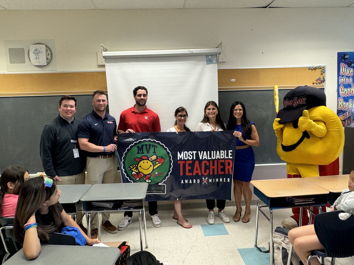 WooSoxFDN's tweet photo. As the school year comes to a close, we join @Country_Bank for another season of recognizing and celebrating our "Most Valuable Teachers" 🏆💚 Thank you to all the teachers and school staff in and around the Worcester community!! 🤩 https://t.co/8Wb2VPdzJC