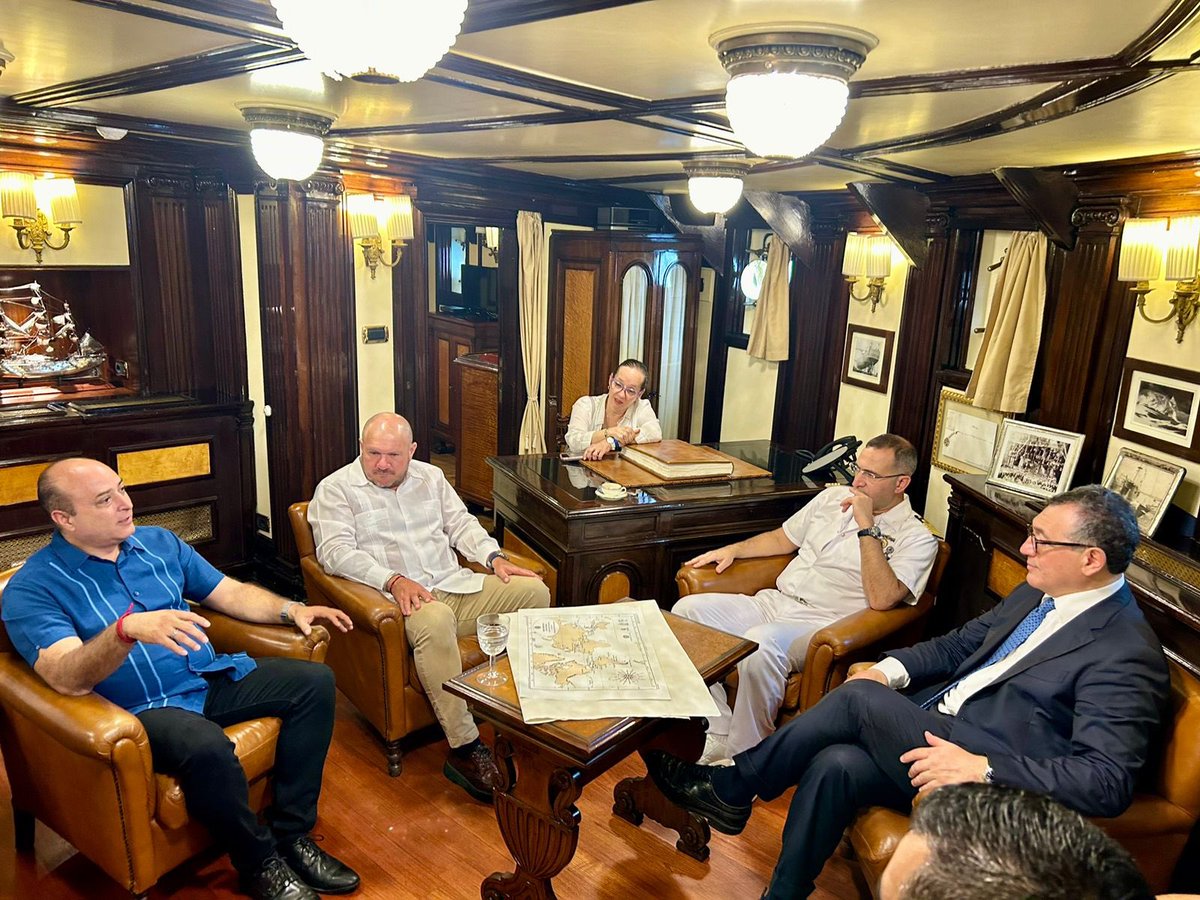 Al_Modiano's tweet image. Una gran emoción recibir el buque Vespucci a su llegada en #PuertoVallarta, junto con @SEMAR_mx, el Presidente municipal y @GobiernoJalisco

La histórica visita a México del "Buque más hermoso del mundo" coincide con el 150 aniversario de las relaciones diplomáticas 🇲🇽-🇮🇹.