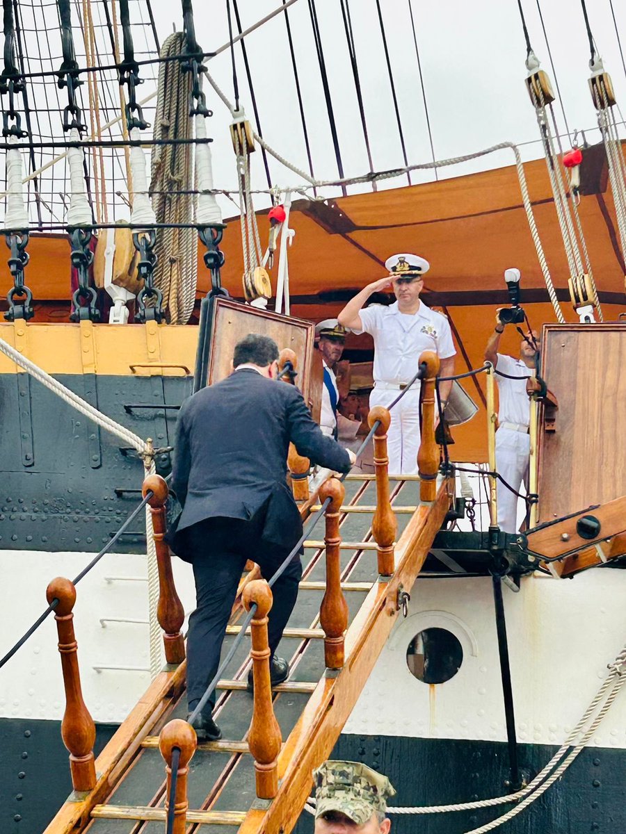 Al_Modiano's tweet image. Una gran emoción recibir el buque Vespucci a su llegada en #PuertoVallarta, junto con @SEMAR_mx, el Presidente municipal y @GobiernoJalisco

La histórica visita a México del "Buque más hermoso del mundo" coincide con el 150 aniversario de las relaciones diplomáticas 🇲🇽-🇮🇹.